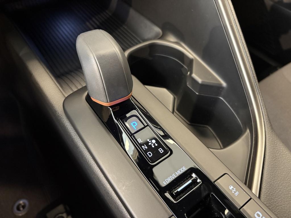 Toyota C-hr 1.8 hybrid 140 dyn