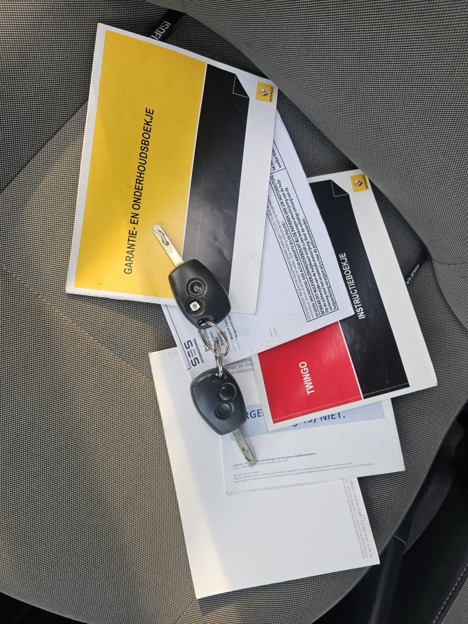 TE KOOP RENAULT TWINGO 1.2 16V AUTHENTIQUE MET AIRCO