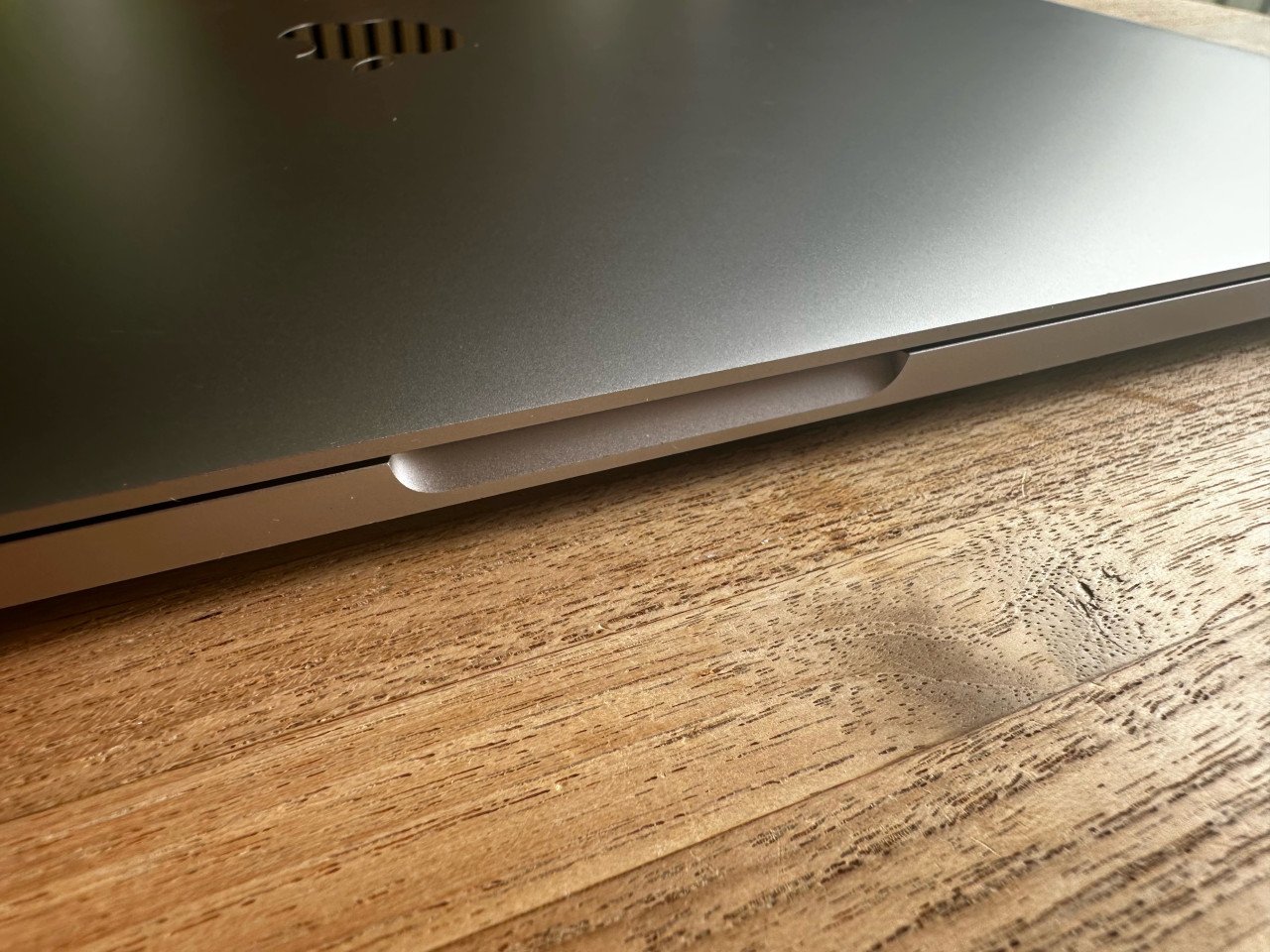 Apple MacBook Pro - 2.2ghz 6-core i7 - 16gb