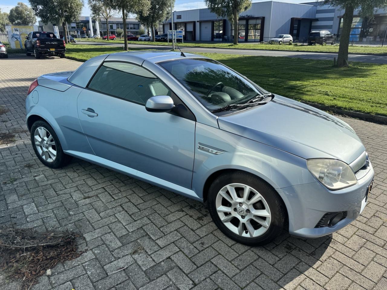 Leuke Opel Tigra 2005 met slechts 124.000 KM