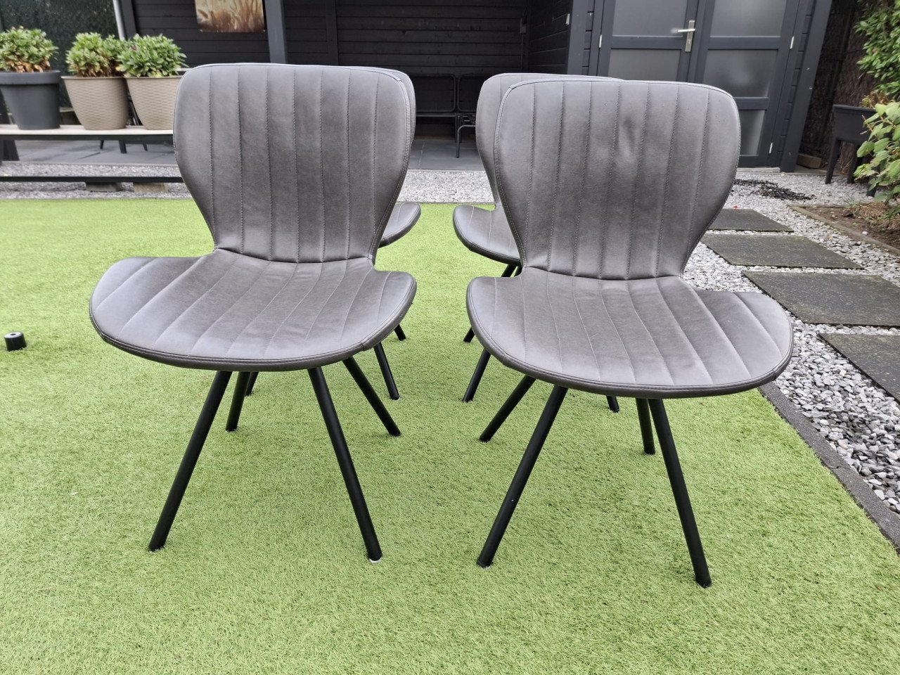 Eetkamerstoelen 4 stuks GRATIS