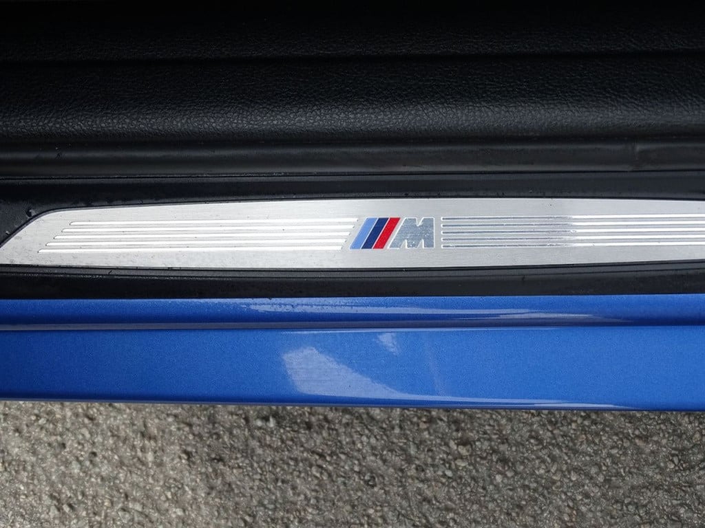 BMW 3-serie 320i high executive m-sportpakket | 19"