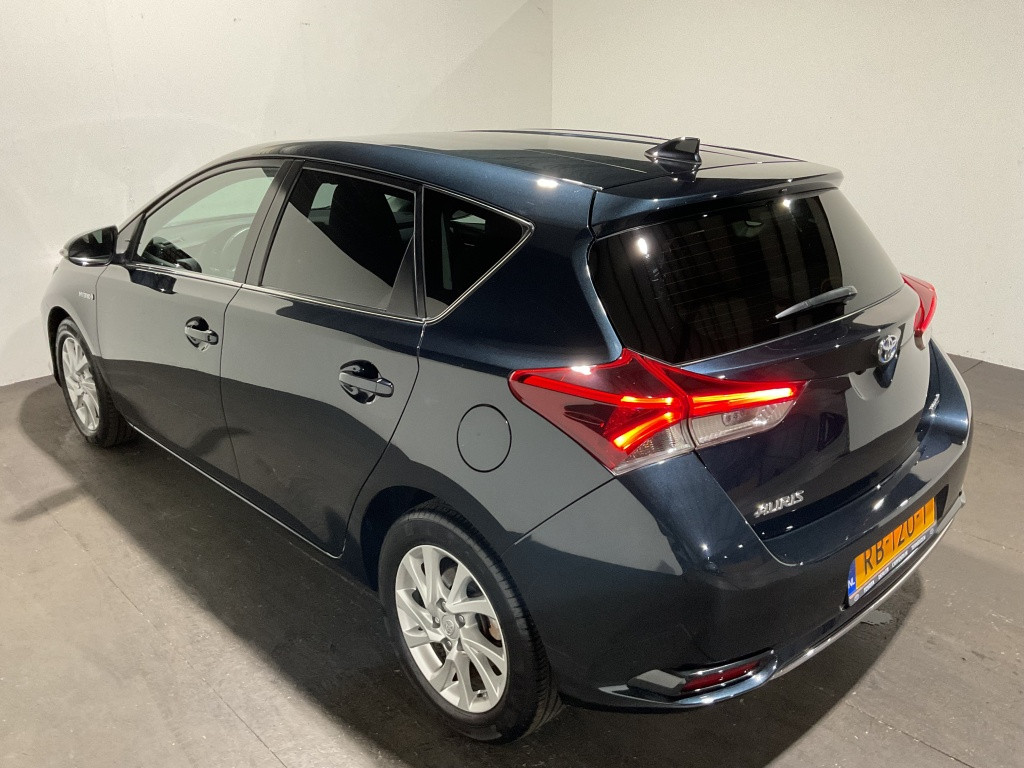 Toyota Auris 1.8 hybrid dynamic go