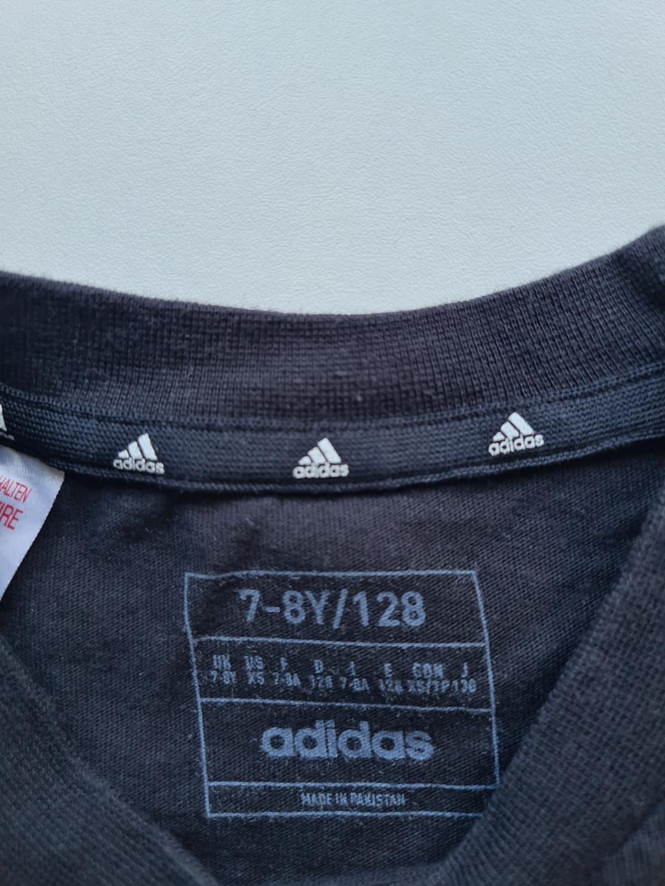 Adidas zwart-wit T-Shirt Maat 128