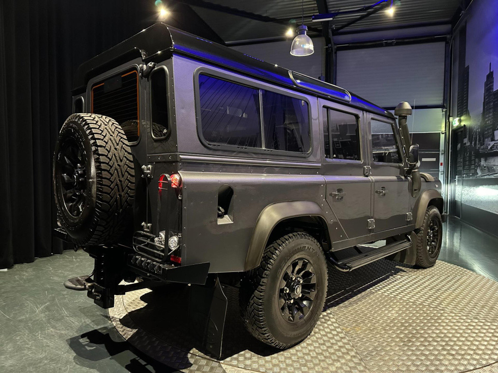 Land Rover Defender 2.4 td 110" x-tech dc *grijs kenteken 7 persoons*