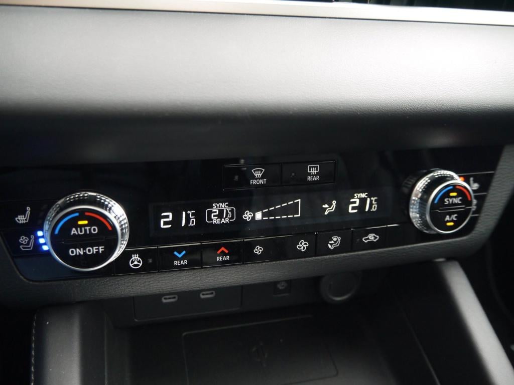 Mitsubishi Outlander 2.4 phev instyle 306pk s-awc|rijklaar