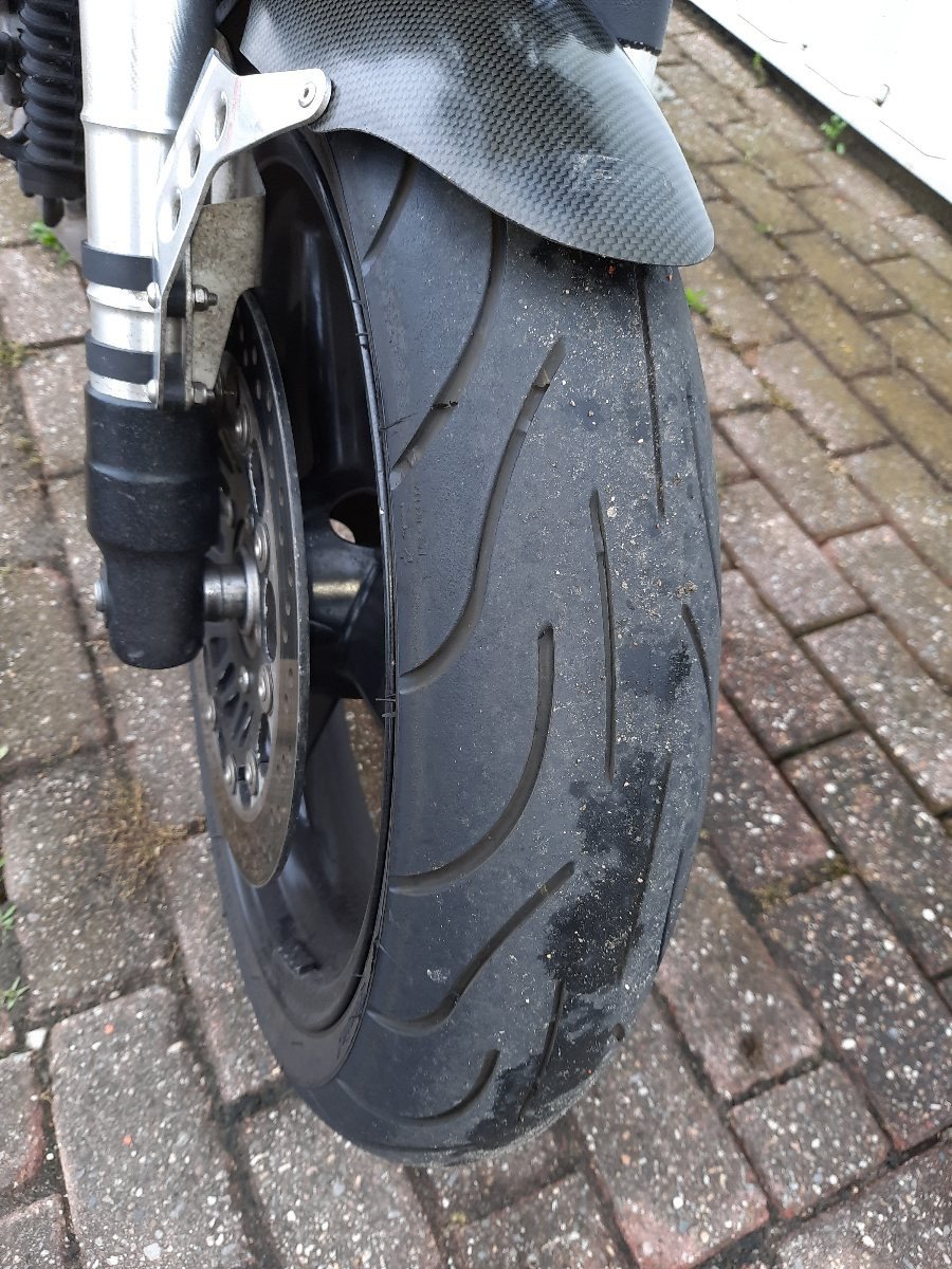 Triumph Speed Triple 955i uit 2004