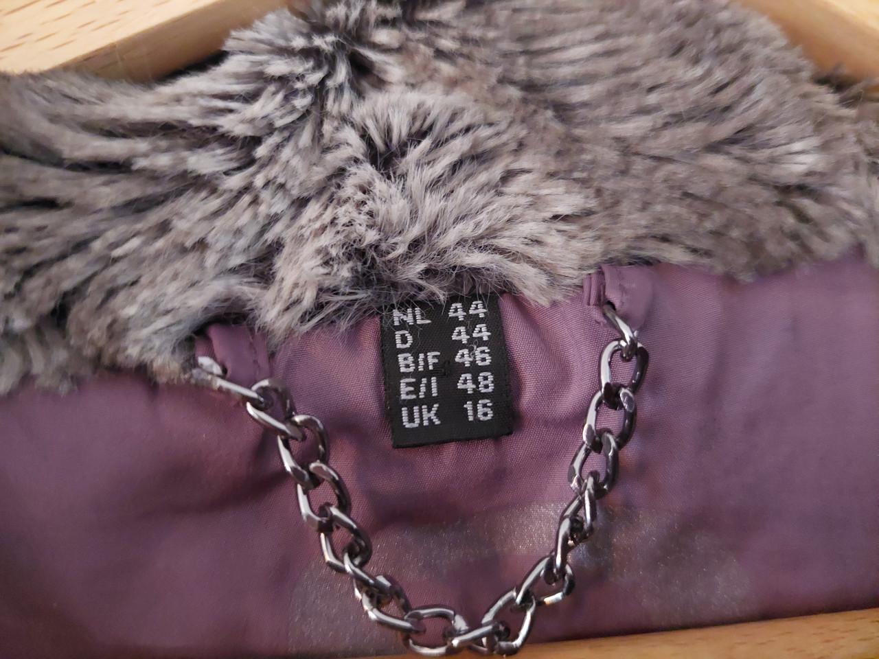 Nieuwe paarse District dames winterjack mt 44