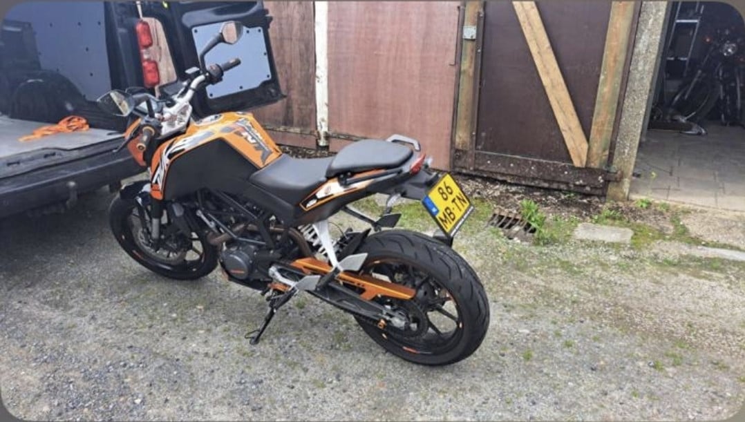 Ktm duke 200