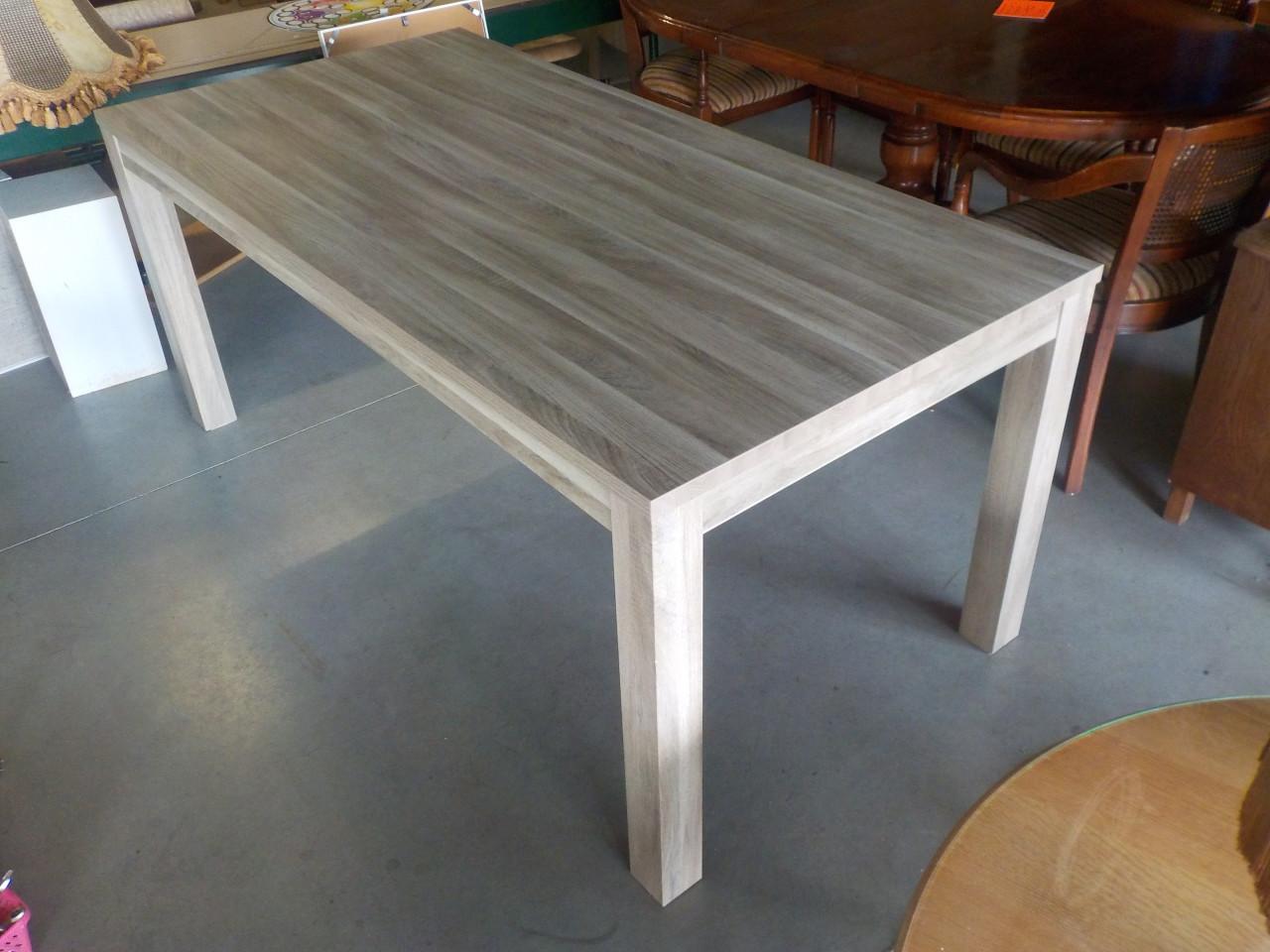 Tafel 90 x 180 cm die er als nieuw uitziet , maar is dat niet