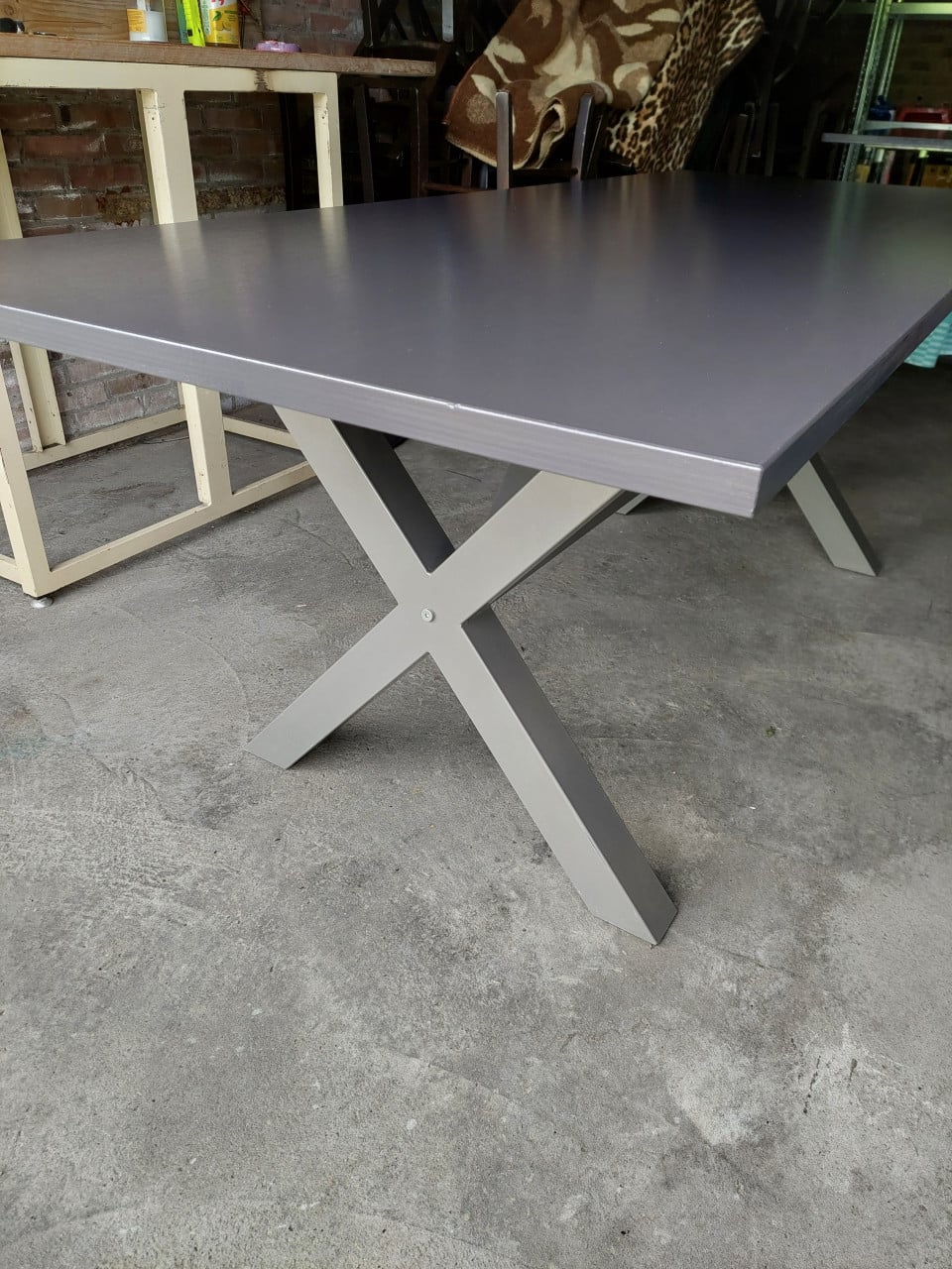 NW eettafel met x poten