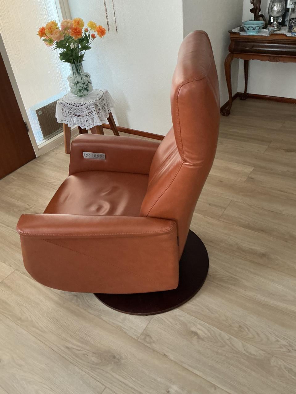 Prominent sta op stoel leder
