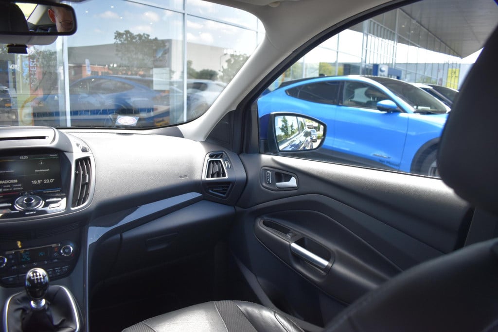 Ford Kuga 1.5 titanium | volledig dealer onderhouden | trekhaak | 1800kg tr