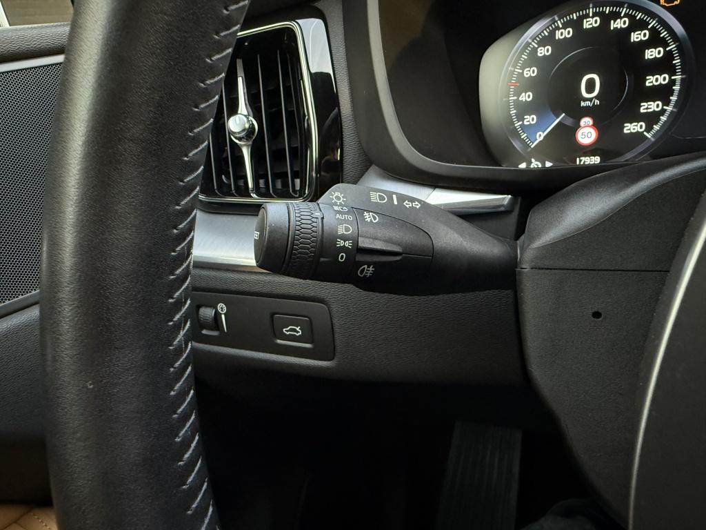 Volvo XC60 2.0 t4 momentum // 18.000km! //