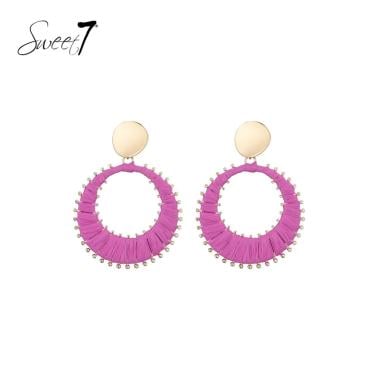 Oorbellen met trendy roze design en elegante goudkleurige afwerking