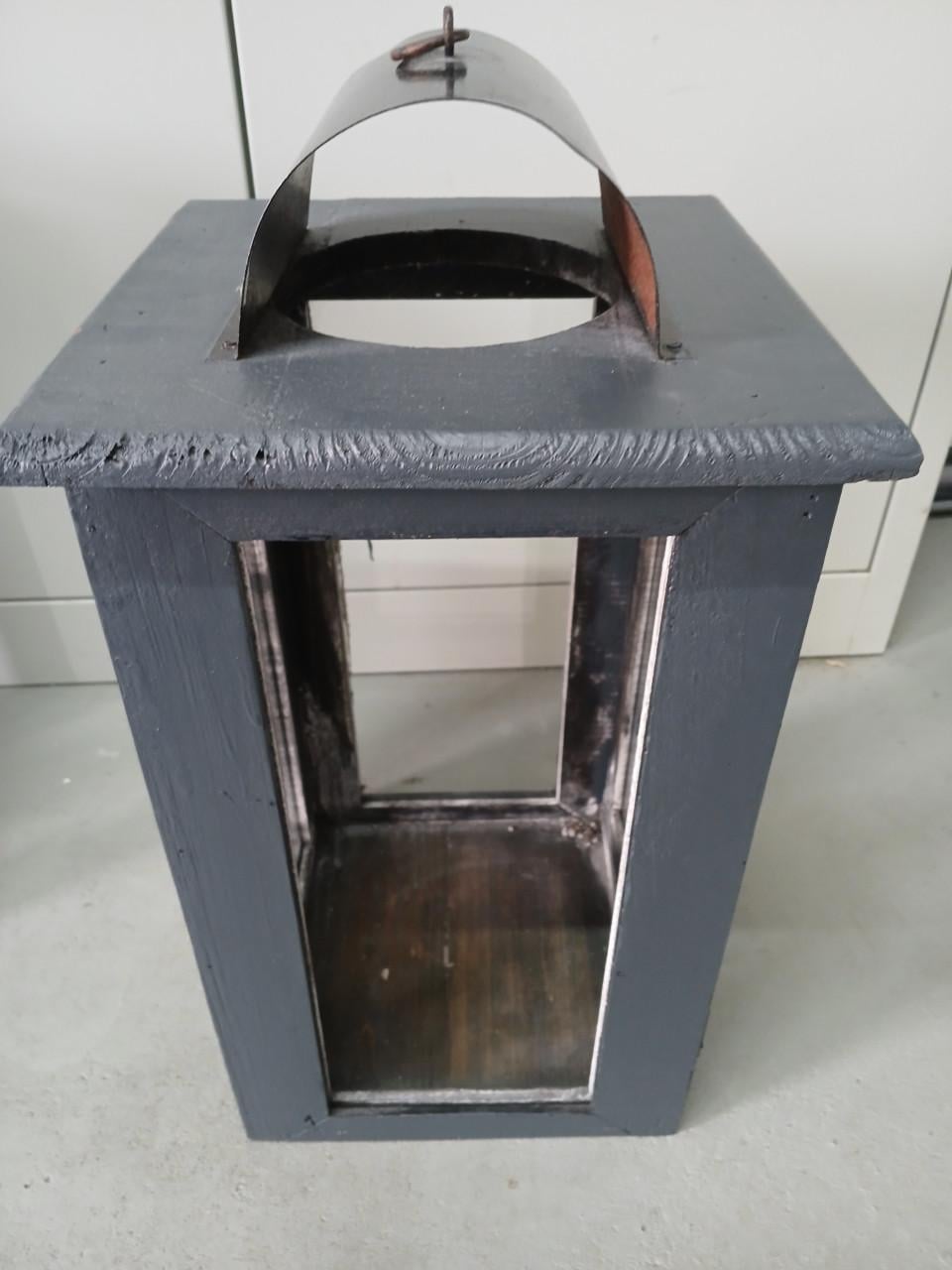 2 Gratis houten lantaarns