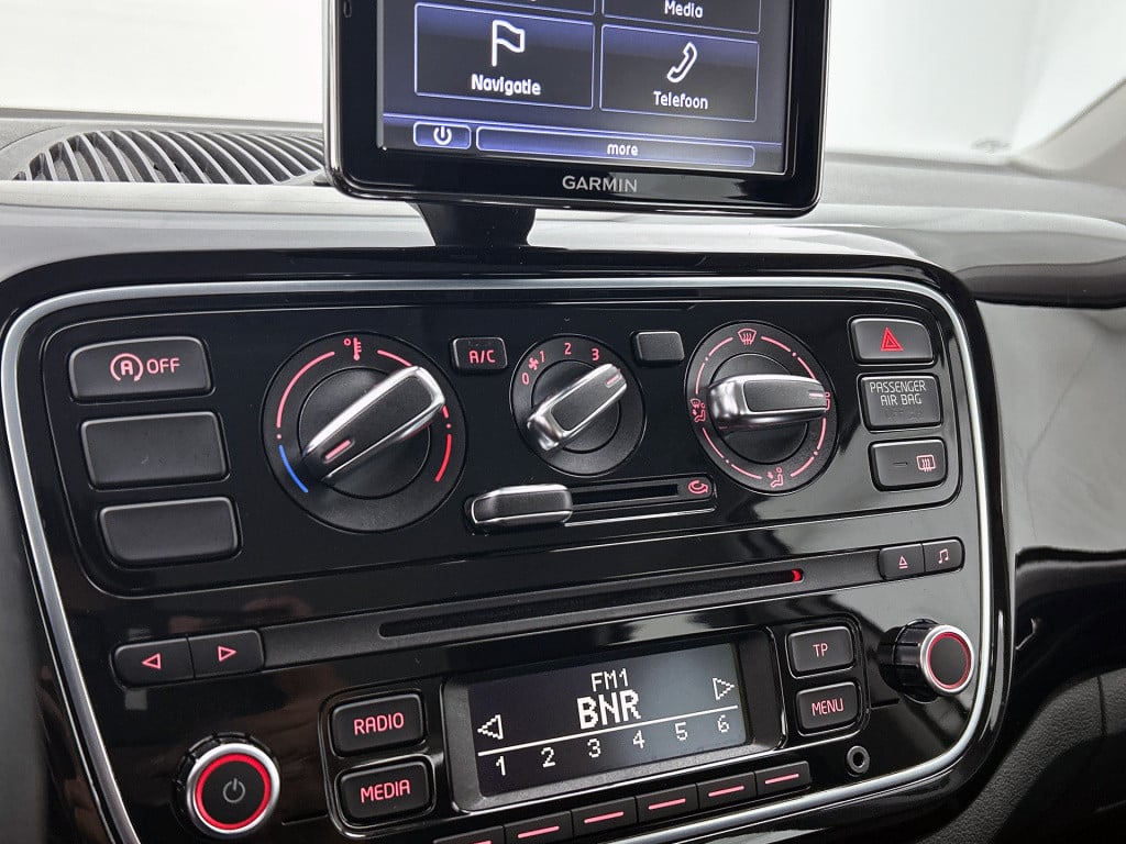 Volkswagen UP! 1.0 high up! bluemotion | 1e eigenaar | trekaak |