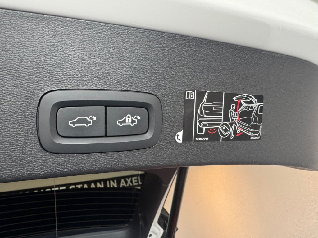Volvo XC40 1.5 t4 recharge r-design expression