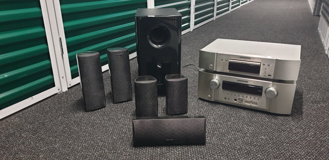 Homecinema system Marantz met Onkyo speakers
