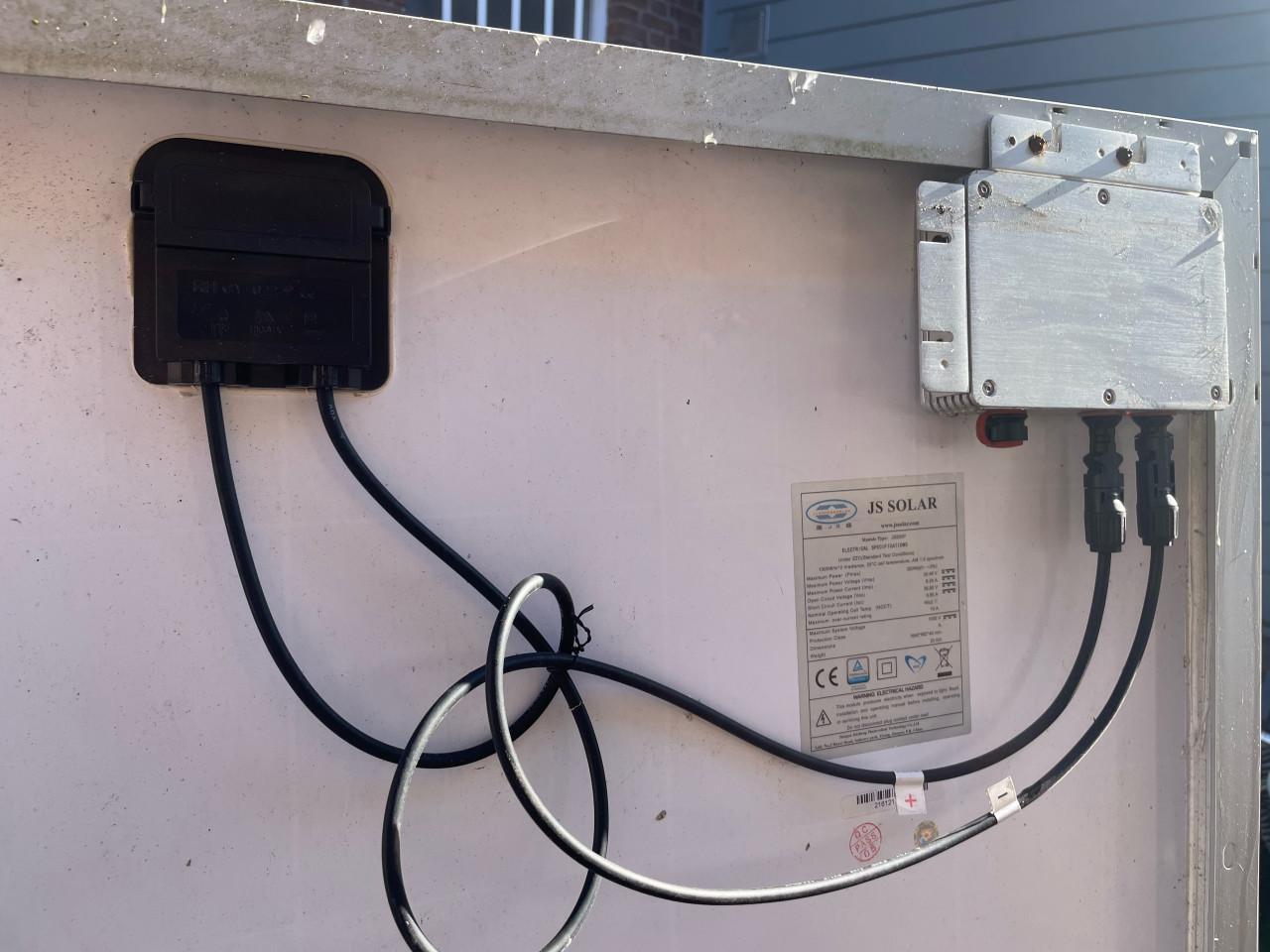 Zonnepanelen 14 stuks 250wp en 10 stuks micro omvormers