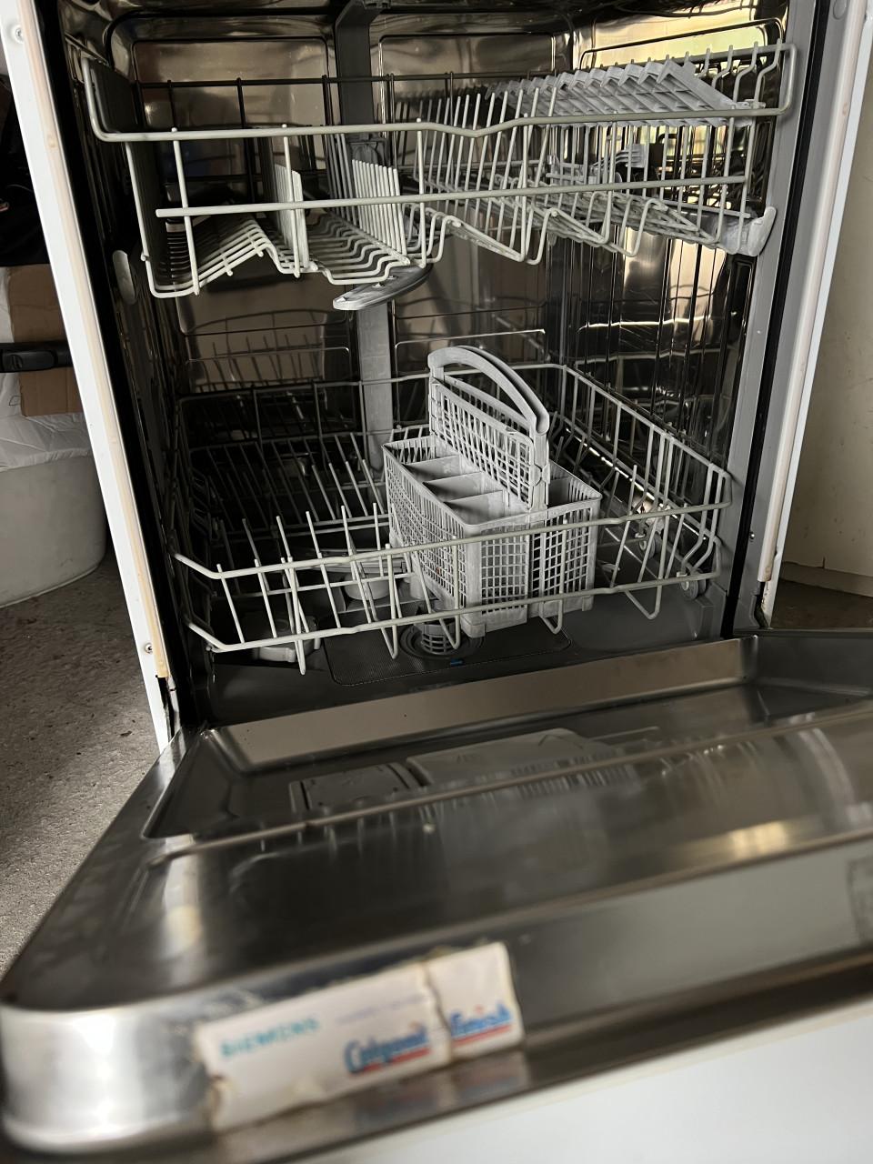 Bosch vrijstaand Vaatwasser 3 in 1 systeem energieklasse A+ 85x60 cm.