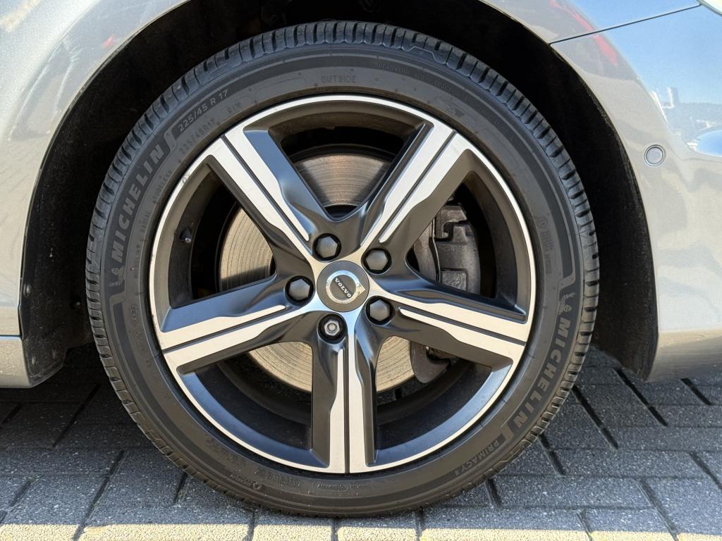 Volvo V40 t3 153pk aut6 polar+ sport| panodak| camera| h&k sound| trekhaak