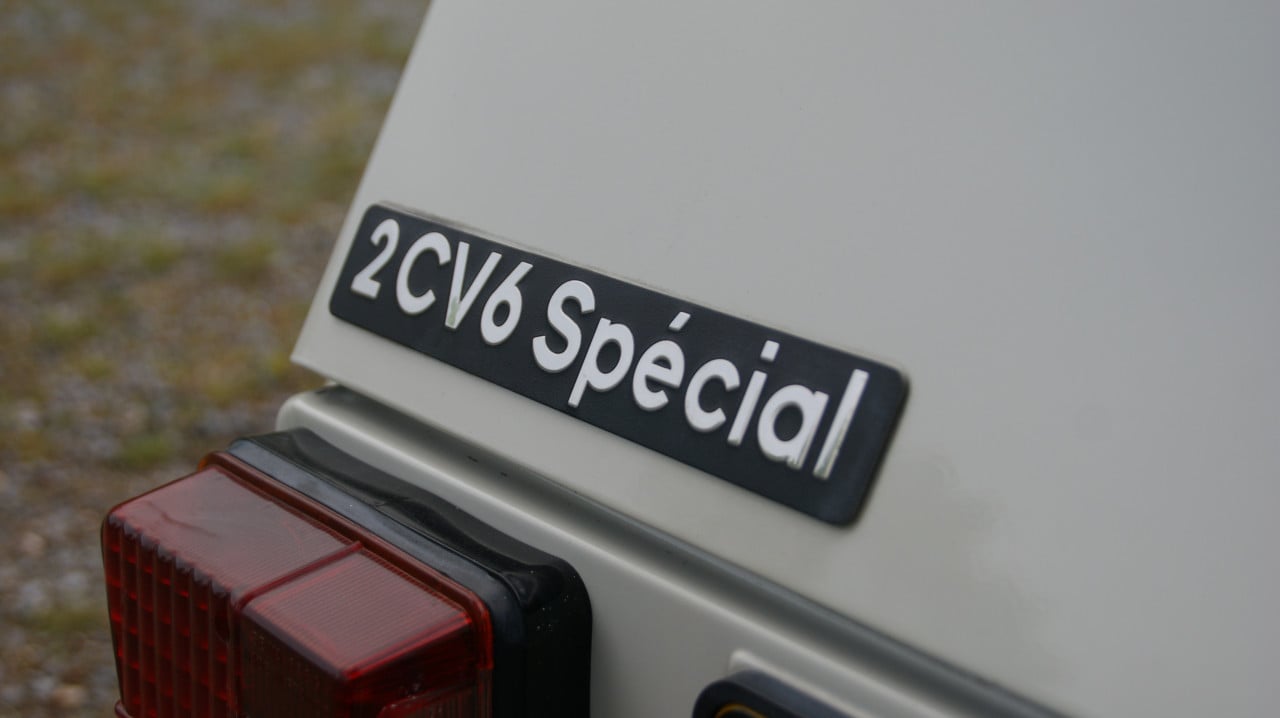 Rijd deze zomer stijlvol door Zeeland in een 2CV!