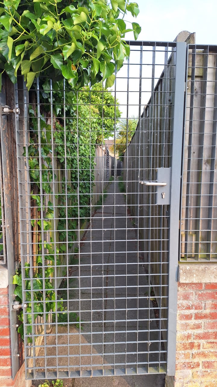 Stalen tuinpoort