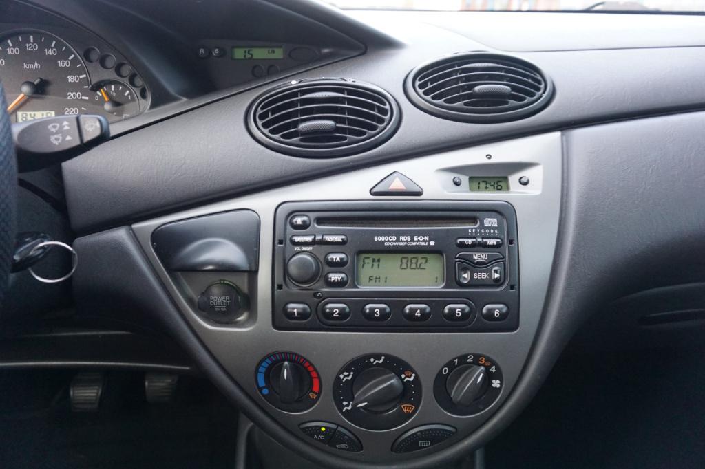 Ford Focus wagon 1.6-16v cool edition airco / elektr. ramen / trekhaak / lm