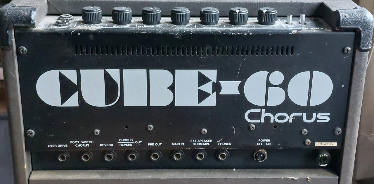 De Roland Cube-60 versterker