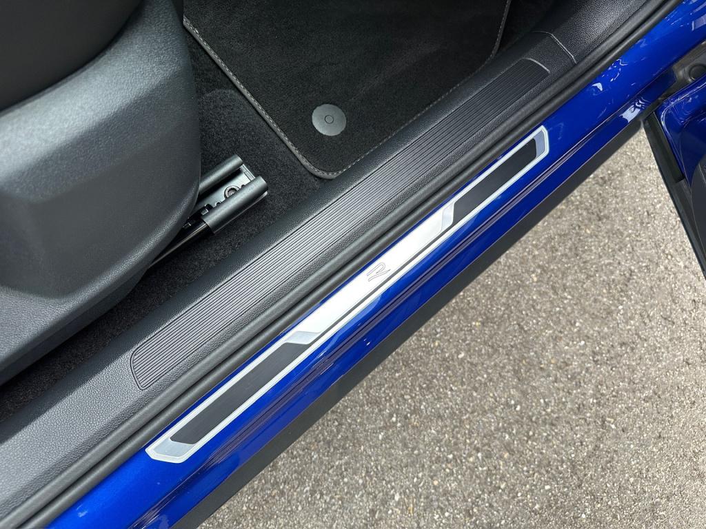 Volkswagen T-roc 1.5 tsi 150pk dsg r-line | black style | camera | keyless 