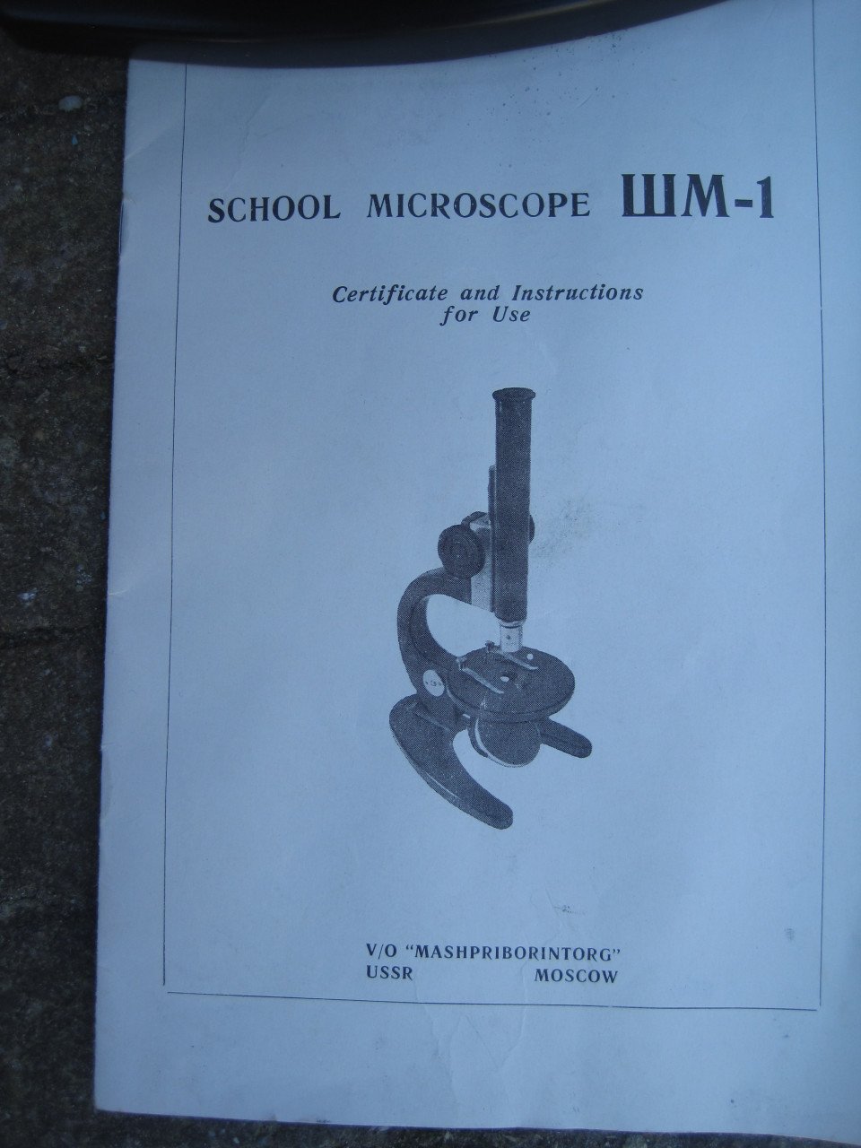 Microscoop in kist
