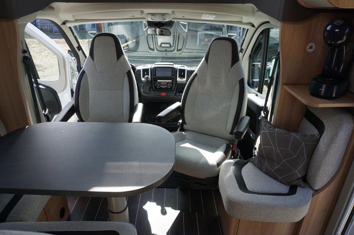 Knaus Sky TI 650 MEG Platinum Selection 9 Traps Automaat 2021 met 40.000km