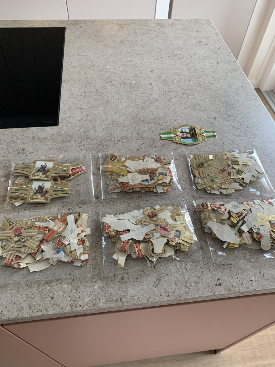 Diverse verschillende Sigarenbandjes.