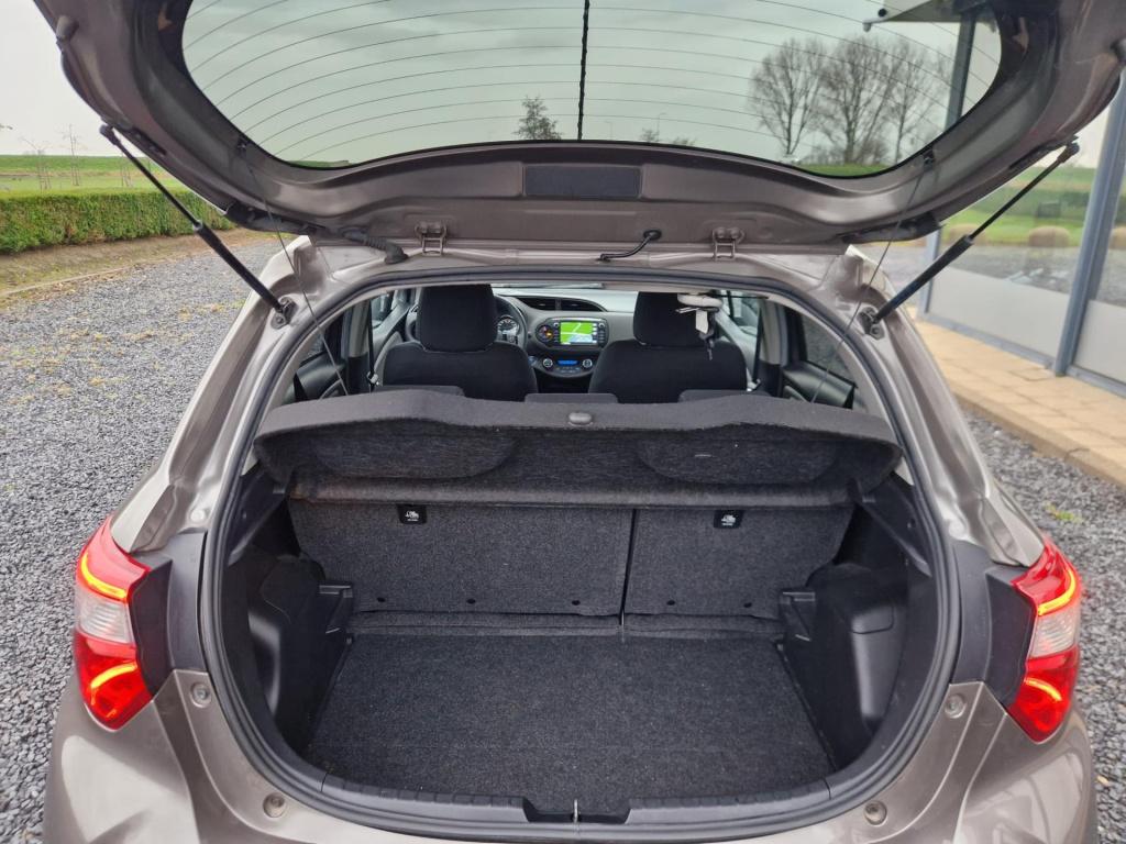 Toyota Yaris 1.5 hybrid dynamic | automaat | navi| rijstrookwaarschuwing | 