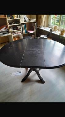 Zwarte ronde tafel