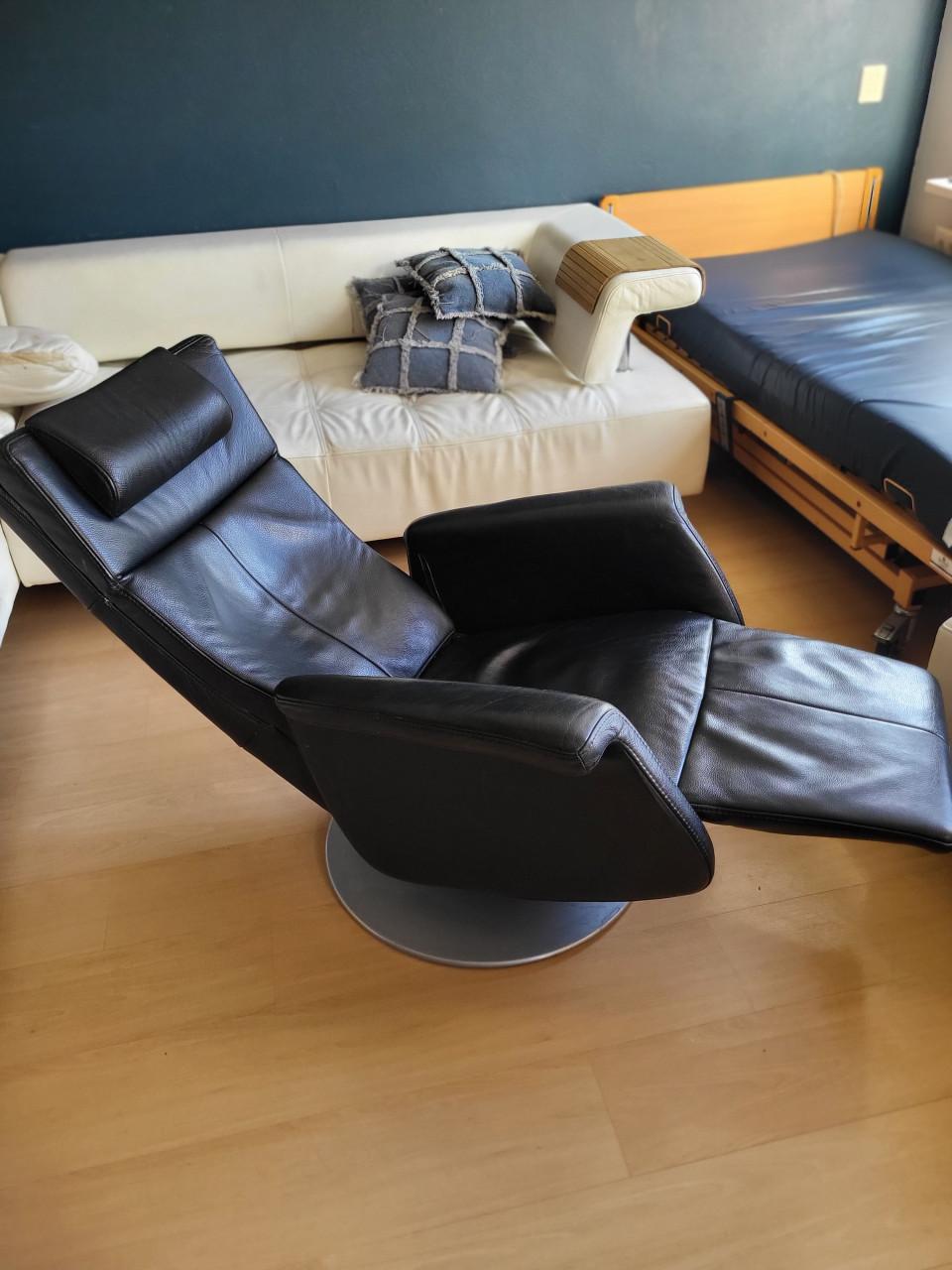 Prominent Relaxstoel, zwart leer, aluminium draaivoet