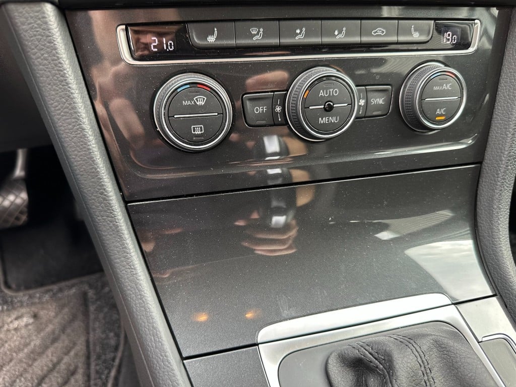Volkswagen Golf 1.5 tsi comfortline business dsg pdc navi carplay