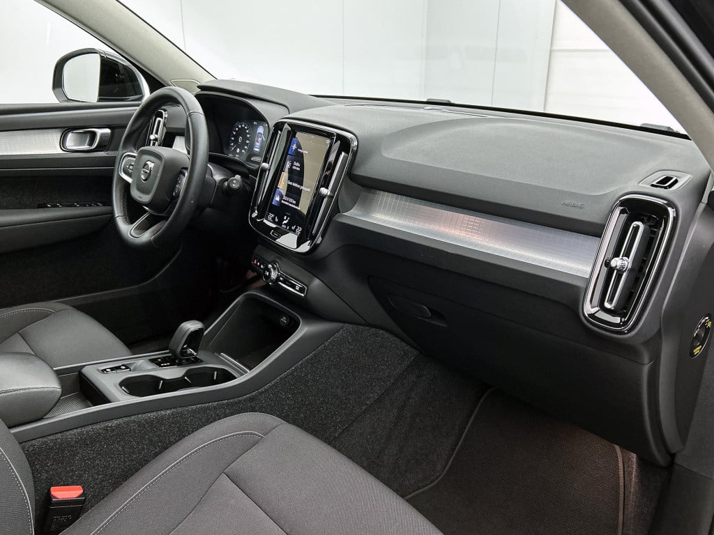 Volvo XC40 1.5 t4 recharge inscription expression | 360 camera | navi