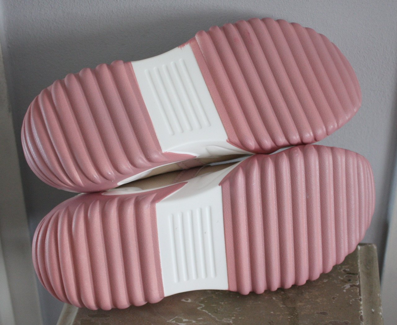 Nieuwe gympen roze beige  maat 38