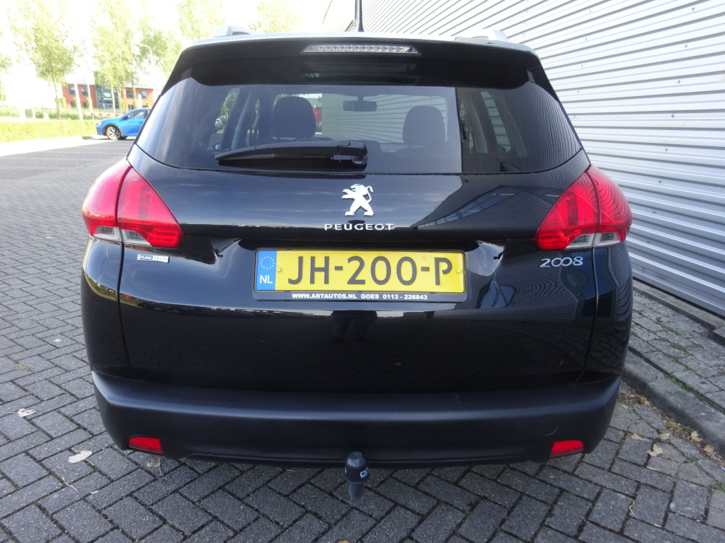 Peugeot 2008 1.2 puretech active panoramadak / trekhaak / navigatie