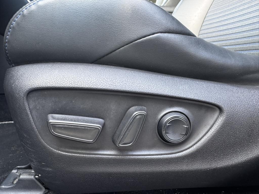 Toyota Rav4 2.5 hybrid style | navigatie | trekhaak | bi-tone |