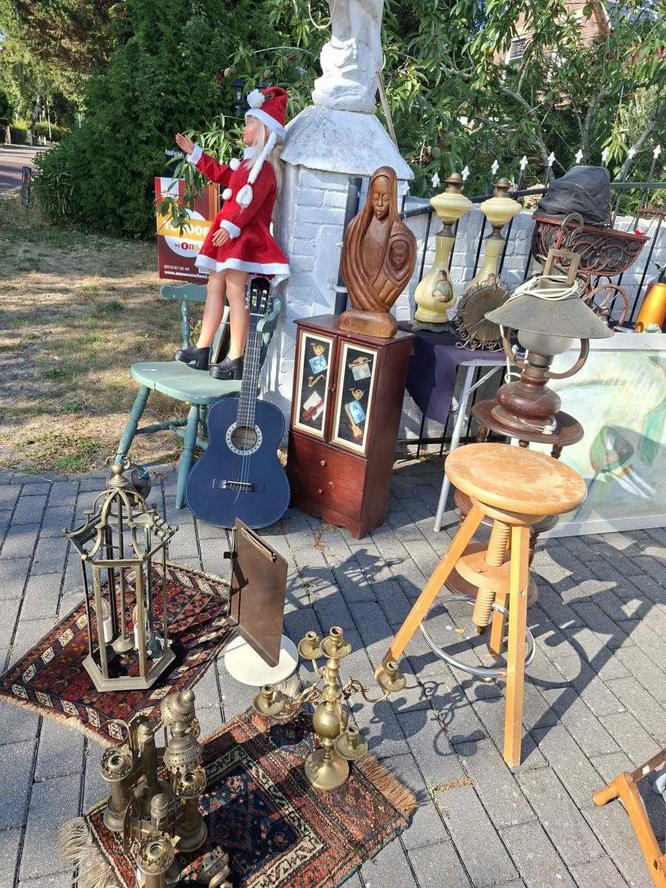 Antiek, brocante, vintage rommelmarkt spullen. Heel veel, goed en voordelig