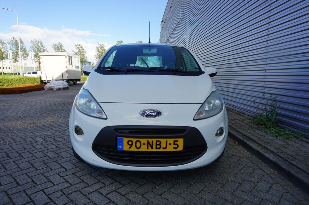 Ford KA 1.2 titanium airco / elektr. ramen / lm velgen / nap / nieuwe apk!