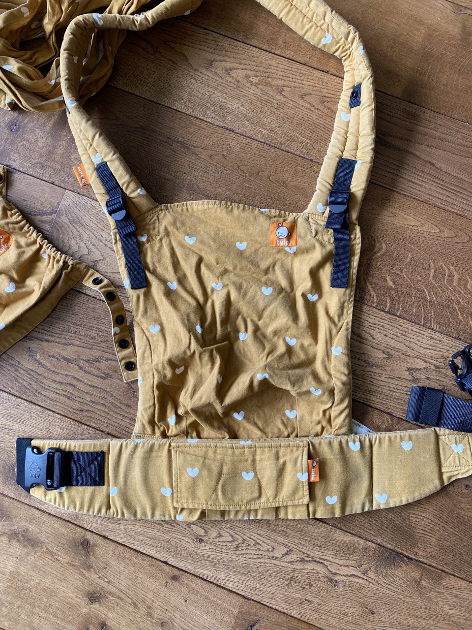 Tula draagzak half buckle carrier - oker met hartjes