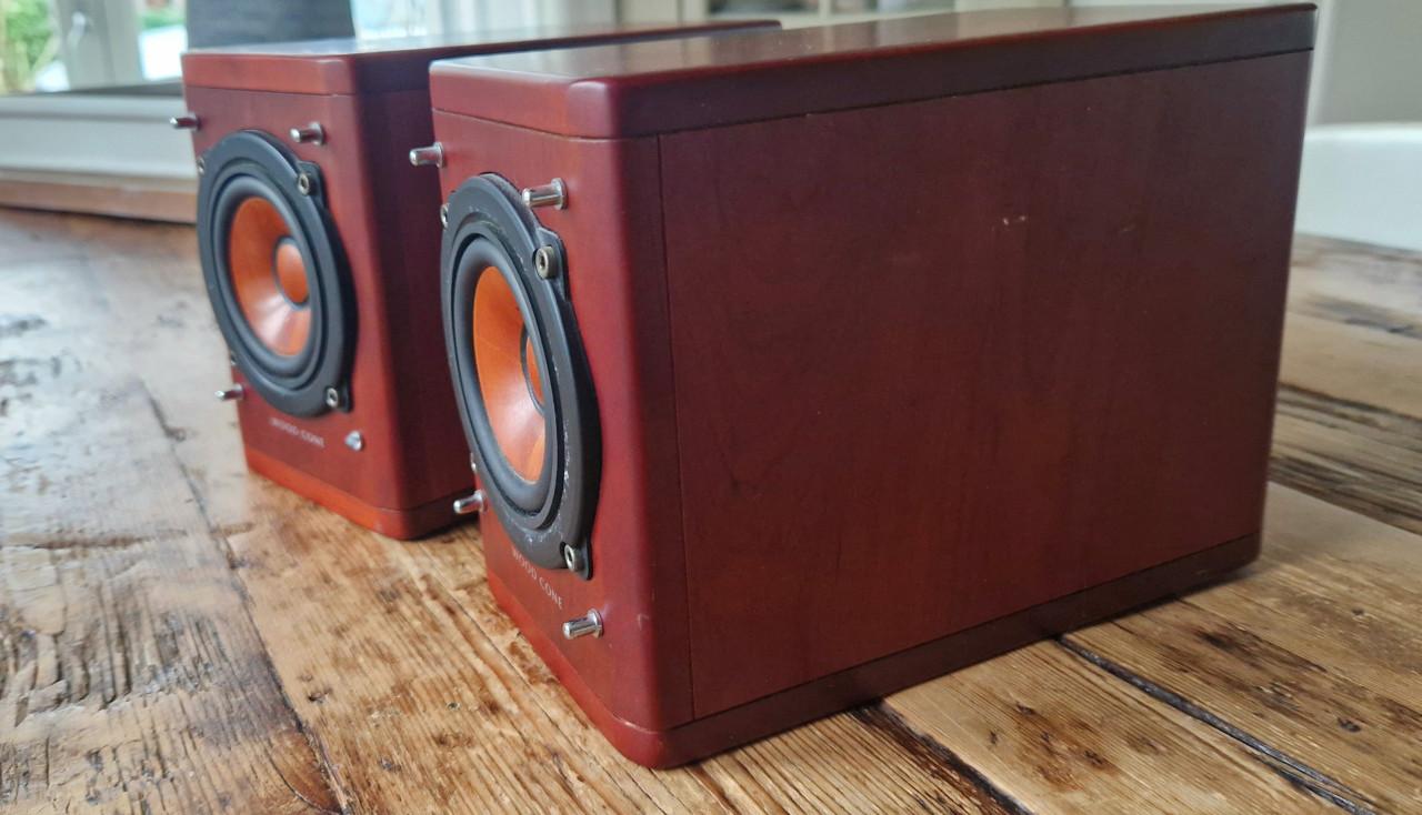 Kleine bookshelf JVC speakers met houten conus SP-EXA1