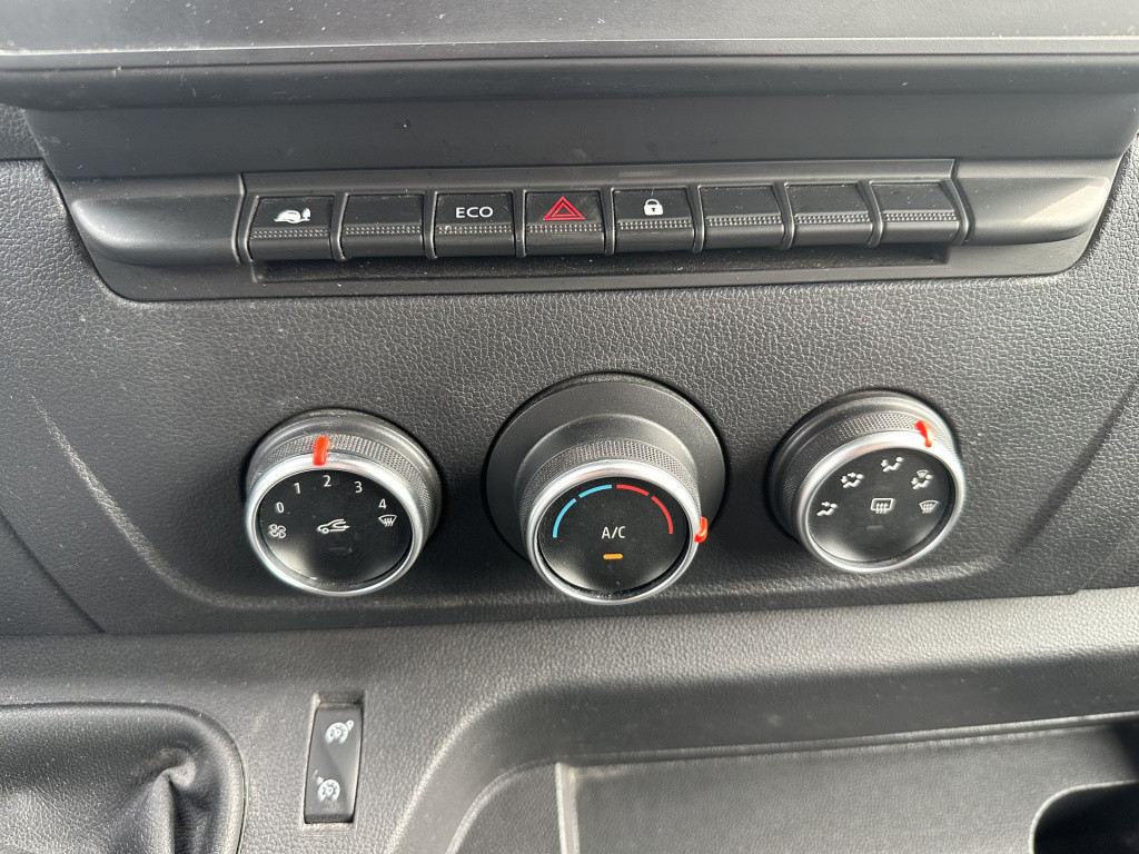 Renault Master t35 2.3 dci 135 l3h2 | led | navi | camera | trekhaak .