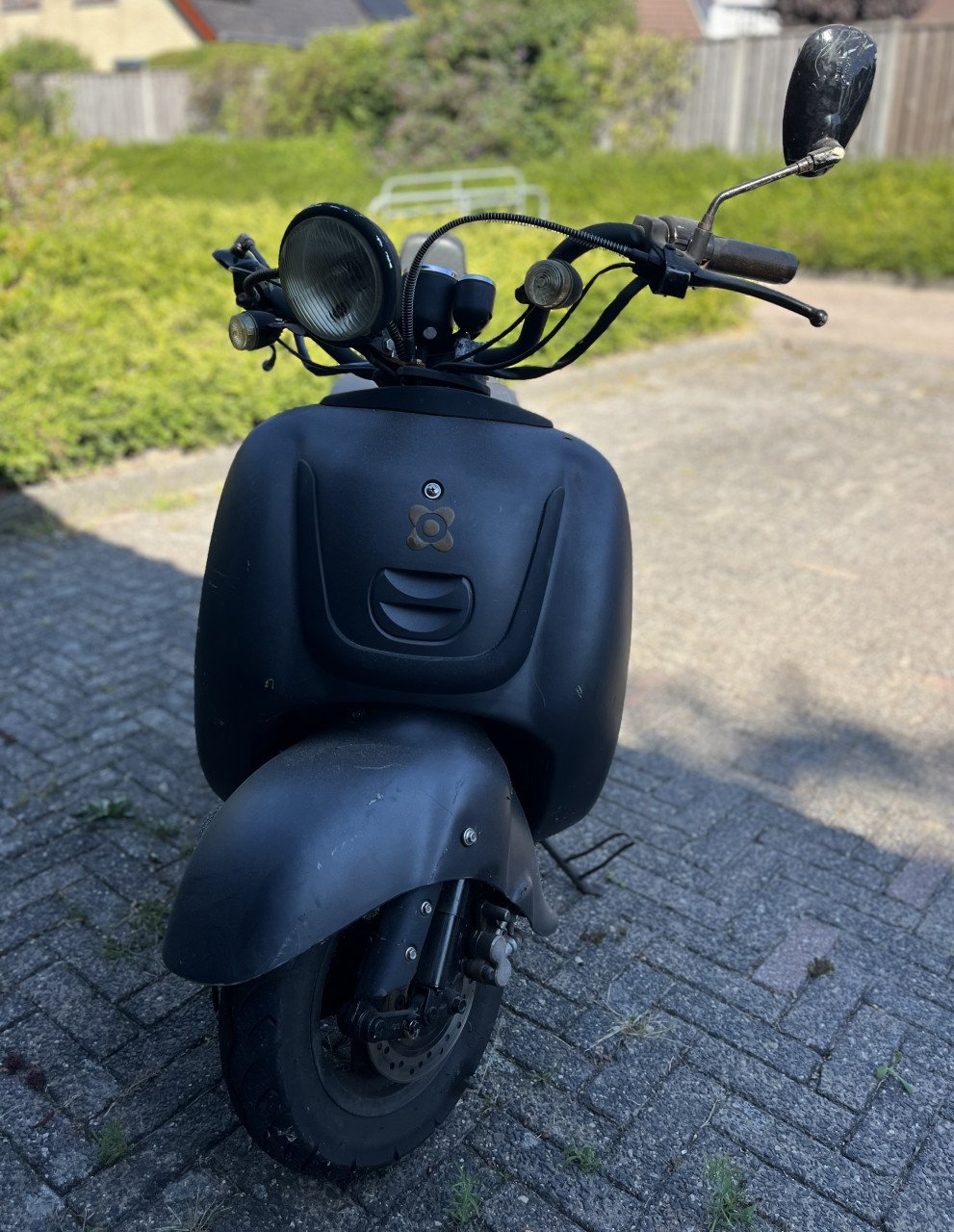 AGM scooter