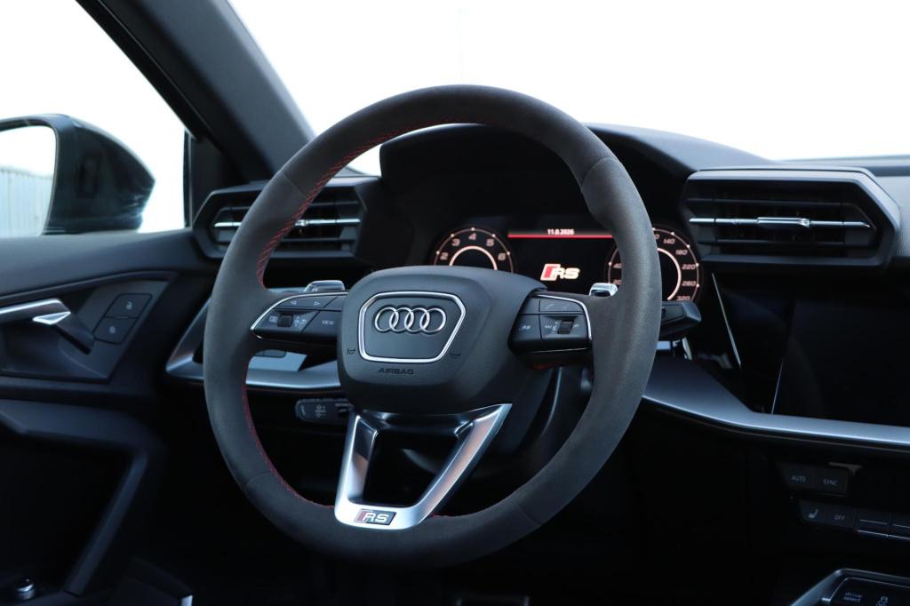Audi Rs3 limousine 2.5 tfsi quattro | rs dynamic | keramisch | pano | bang 