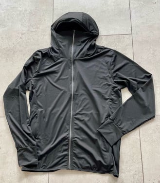 Upf zonallergie luchtig vestje met capuchon en klep